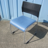 会議用チェア ブルー ビニールレザー アイリスチトセ製