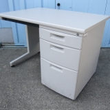 事務机 片袖デスク 鍵あり オフホワイト イトーキ製CZ 1000x700x700