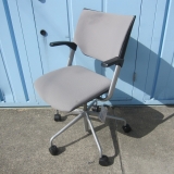 事務イス ライトグレー 肘あり イトーキ製