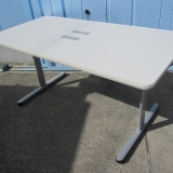 会議用テーブル ホワイト 1500x750x720 配線ボックス付き T字脚