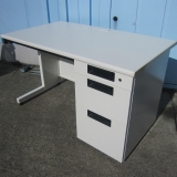 事務机 片袖デスク ホワイト 鍵あり 1200x700x700 プラス製 フラットライン