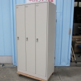 3人用ロッカー 鍵あり ニューグレー オカムラ製 900x515x1790