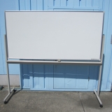 両面脚付ホワイトボード W1800 脚上部のキャップ1カ所無し